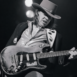 Signierte Stevie Ray Vaughan Gitarre – Seltenes Sammlerstück