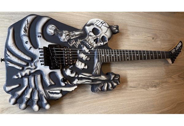 Dokken George Lynch ESP Skull N' Bones J.Frog Guitar signed
