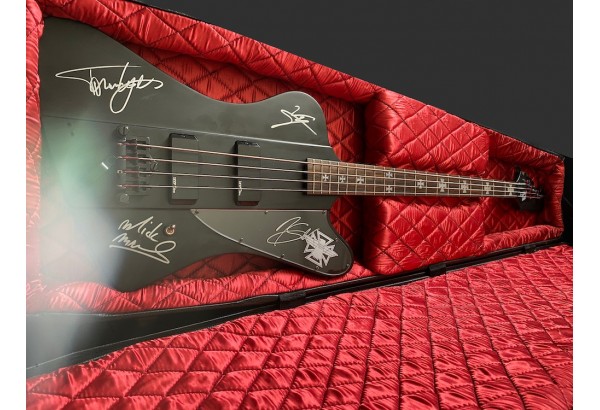 Motley Crue Nikki Sixx Black Thunderbird Bass signed